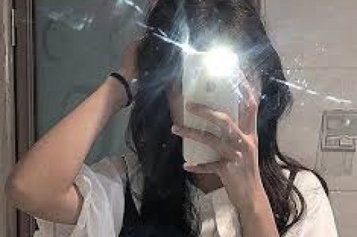一天4个瓜出轨、破产、黄一鸣自称愿意被包养一个比一个离谱